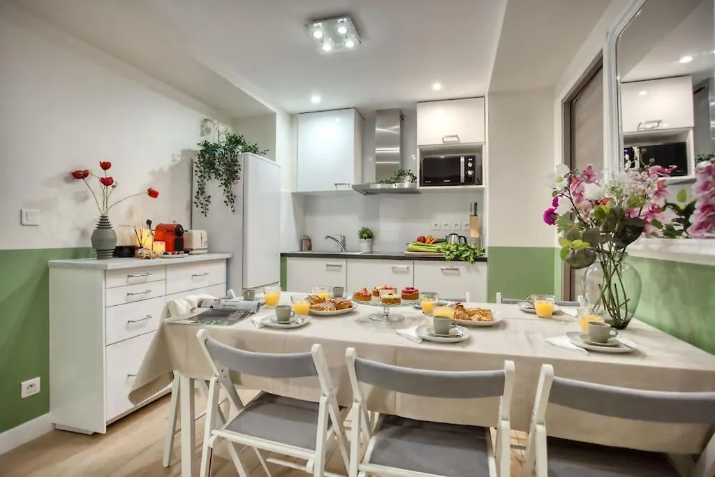 Amazing Apart New Bastille 3 Bedrooms 2 Bathrooms-1